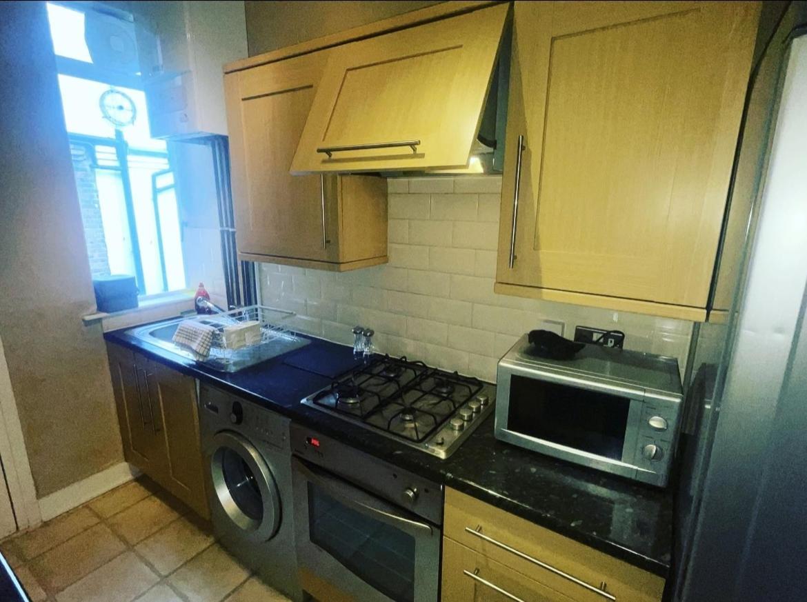 Luxury 1-Bed Apartment With Stunning City Views Perfect For Short Stays In Лондон Экстерьер фото