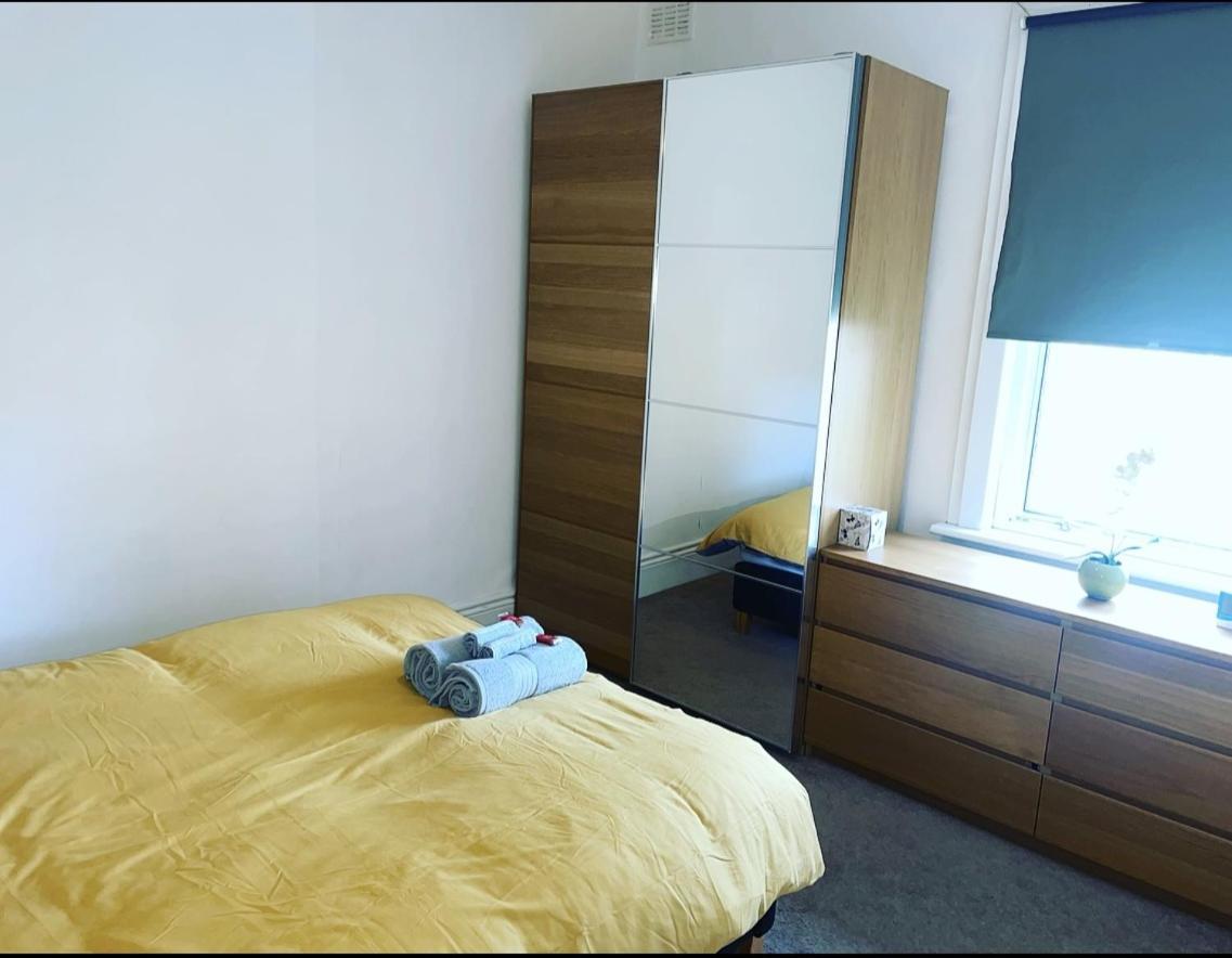 Luxury 1-Bed Apartment With Stunning City Views Perfect For Short Stays In Лондон Экстерьер фото
