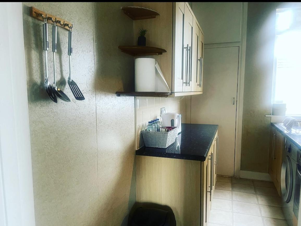 Luxury 1-Bed Apartment With Stunning City Views Perfect For Short Stays In Лондон Экстерьер фото