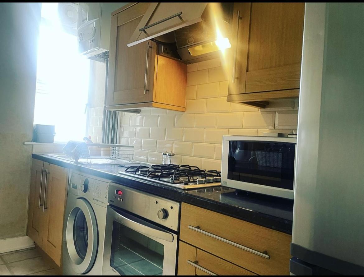 Luxury 1-Bed Apartment With Stunning City Views Perfect For Short Stays In Лондон Экстерьер фото