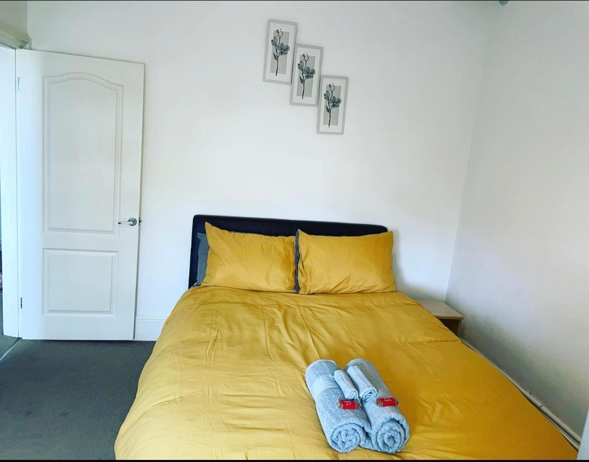 Luxury 1-Bed Apartment With Stunning City Views Perfect For Short Stays In Лондон Экстерьер фото